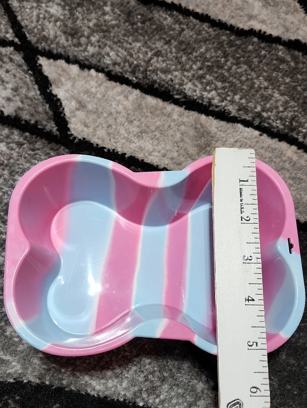 PUPPY CAKE BONE-SHAPED MULTI-COLOR SWIRL SILICONE MOLD TREAT CAKE PAN